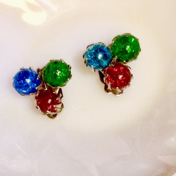 Vintage Clip-on Earrings - Picture 6 of 6